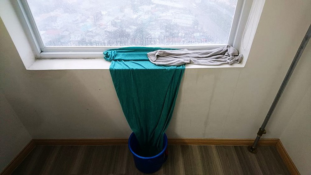 Mẹo chống mưa hắt vào cửa sổ chỉ bằng vài bước đơn giản